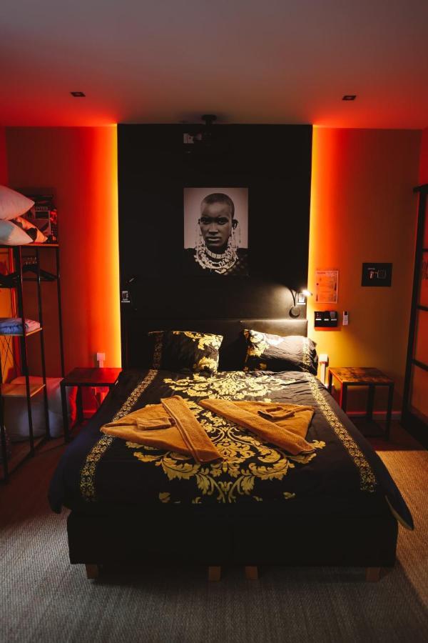 Capsule Premium Balneo & Home Cinema วาลองเซียนส์ ภายนอก รูปภาพ