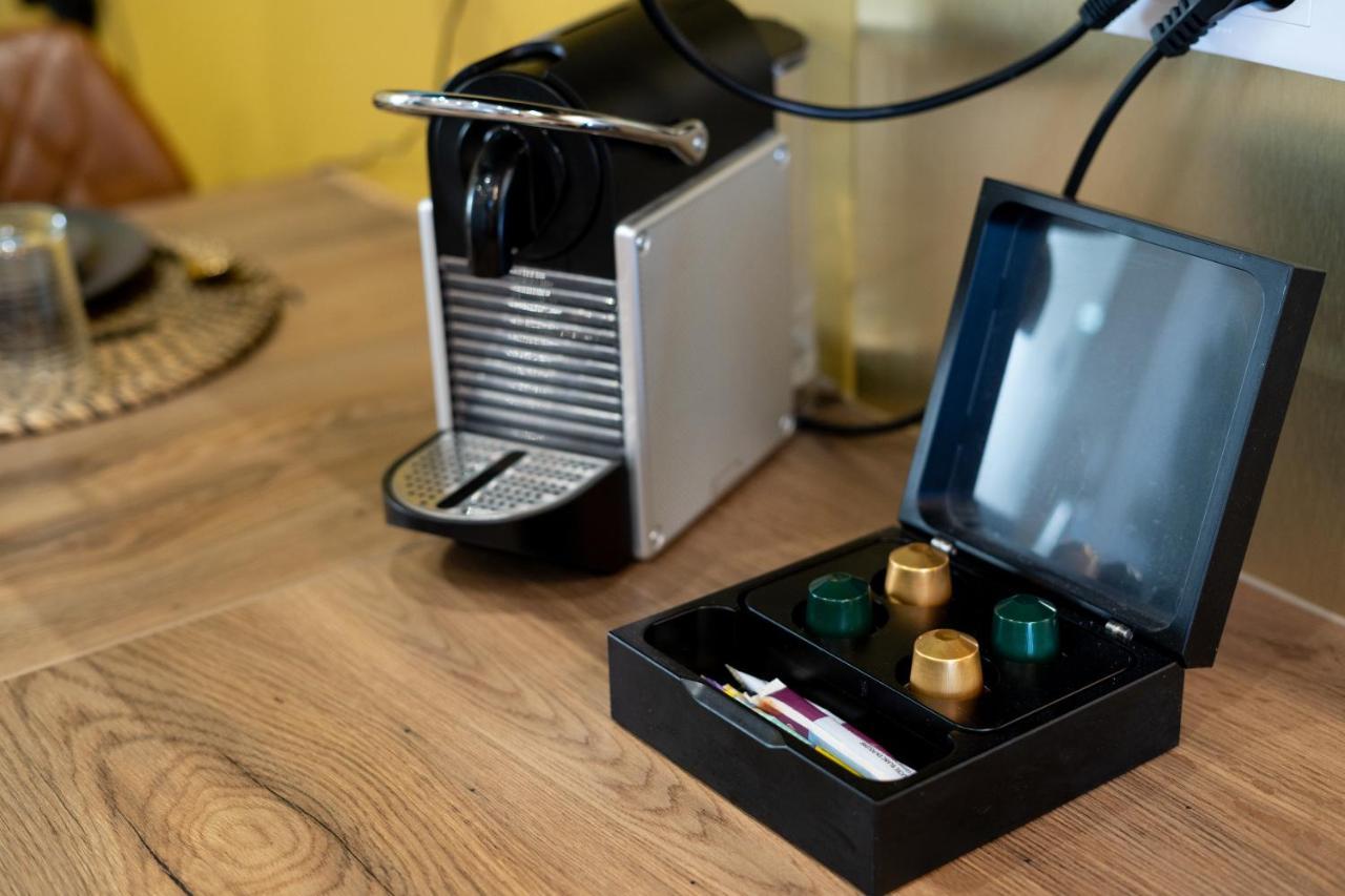 Capsule Premium Balneo & Home Cinema วาลองเซียนส์ ภายนอก รูปภาพ