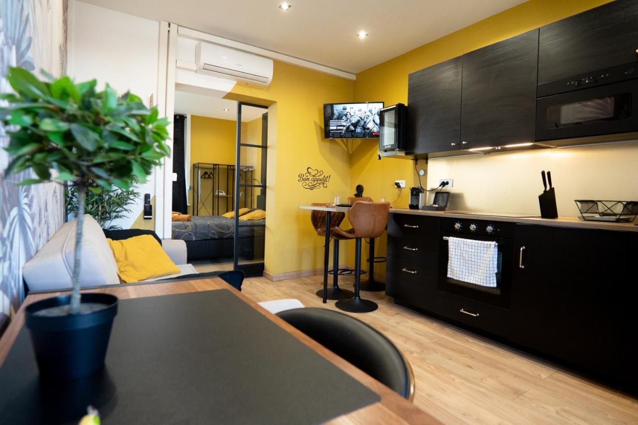 Capsule Premium Balneo & Home Cinema วาลองเซียนส์ ภายนอก รูปภาพ