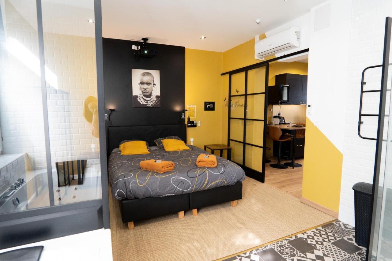 Capsule Premium Balneo & Home Cinema วาลองเซียนส์ ภายนอก รูปภาพ