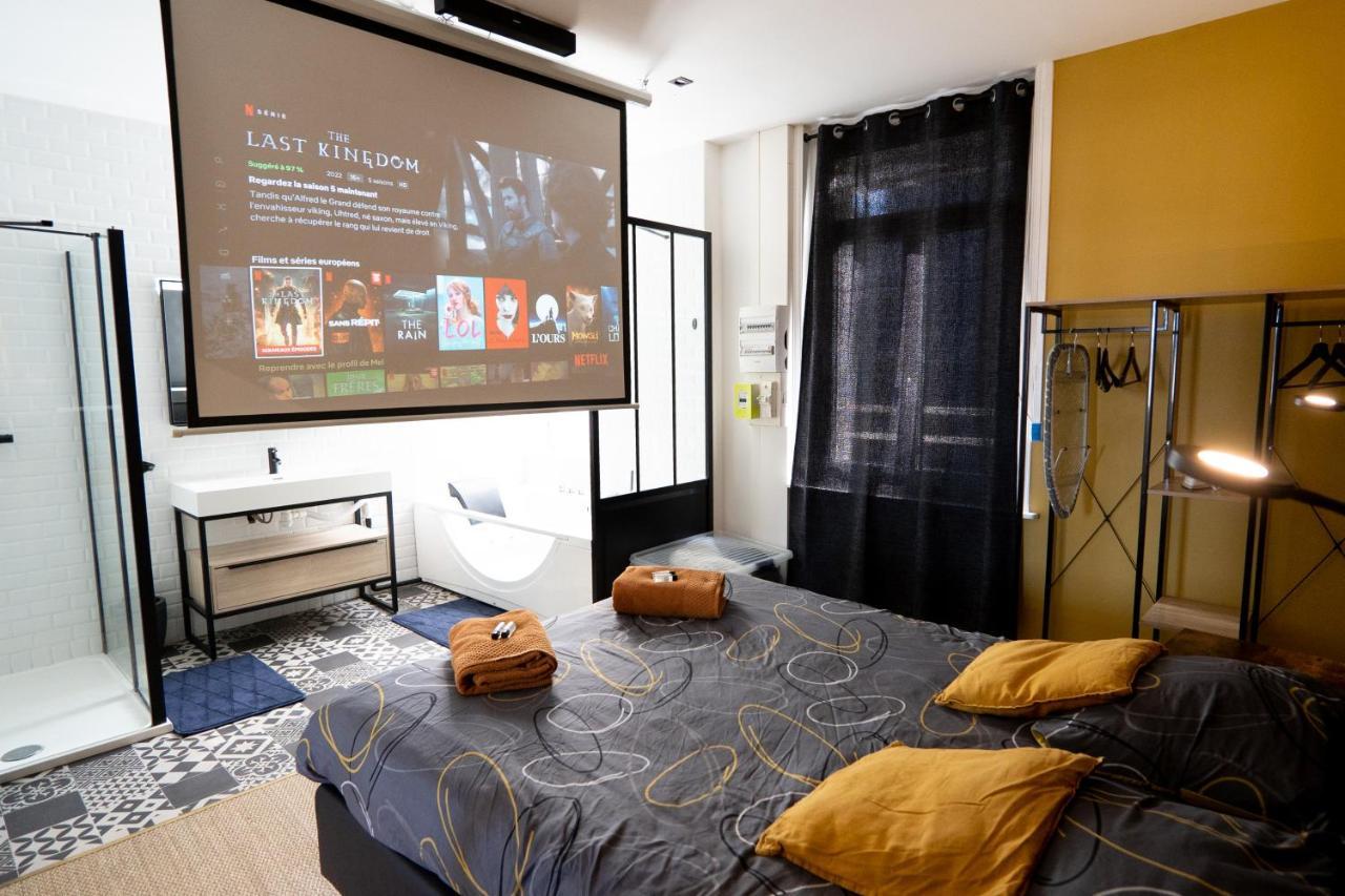 Capsule Premium Balneo & Home Cinema วาลองเซียนส์ ภายนอก รูปภาพ